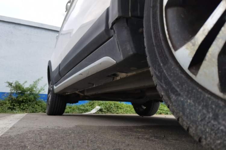 Used BAIC Senova X25 2015 1.5L Automatic Elite Model Right Side Sill