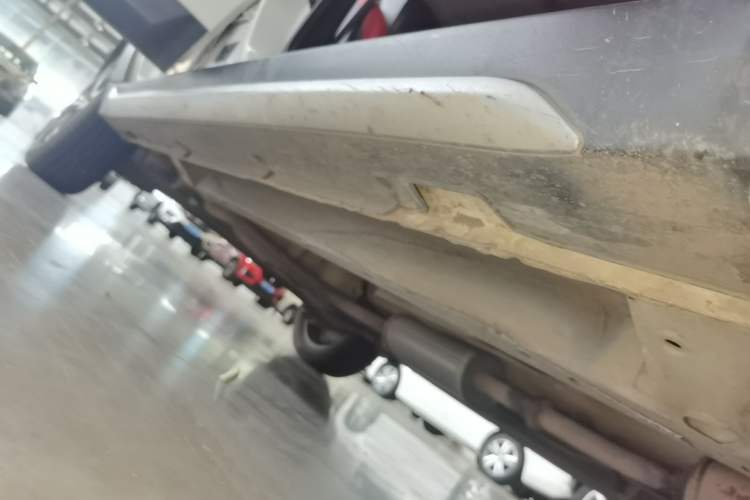 Used BAIC Senova X25 2015 1.5L Manual Elite Edition Right Side Sill
