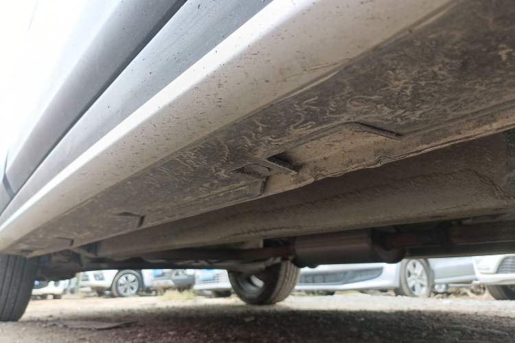 Used BAIC Senova X25 2015 1.5L Manual Elite Edition Right Side Sill
