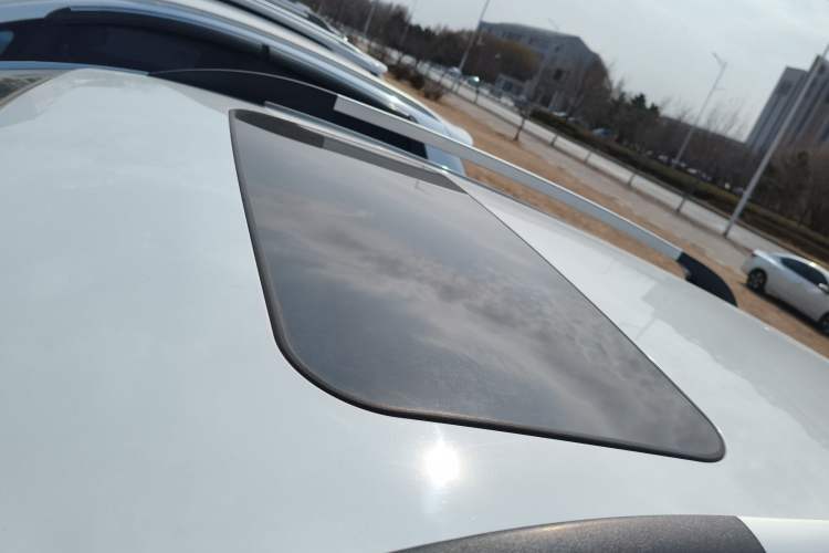 Used BAIC Senova X25 2015 1.5L Automatic Elite Model Roof