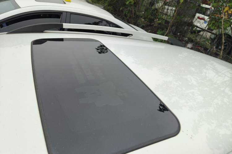 Used BAIC Senova X25 2015 1.5L Manual Elite Edition Roof