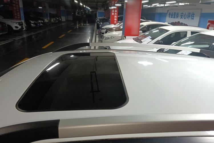 Used BAIC Senova X25 2015 1.5L automatic luxury version Roof