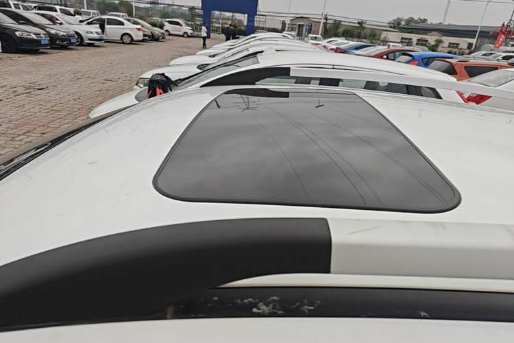 Used BAIC Senova X25 2015 1.5L Automatic Elite Model Roof