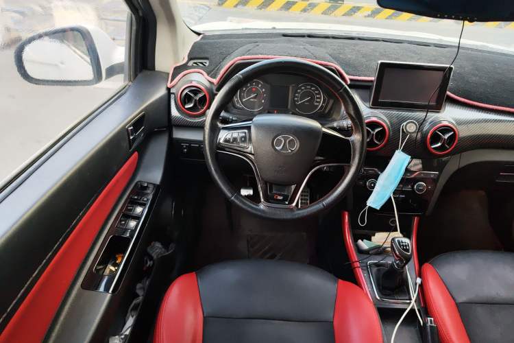 Used BAIC Senova X25 2015 1.5L manual Comfort trim level Steering Wheel