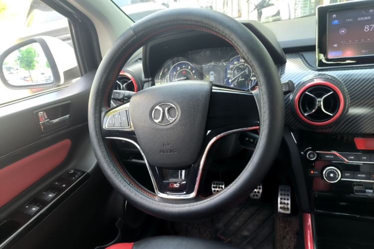 Used BAIC Senova X25 2015 1.5L manual Comfort trim level Steering Wheel