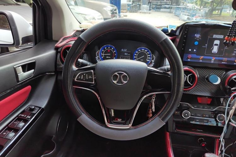 Used BAIC Senova X25 2015 1.5L manual Comfort trim level Steering Wheel