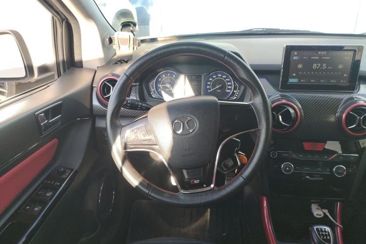 Used BAIC Senova X25 2015 1.5L manual Comfort trim level Steering Wheel