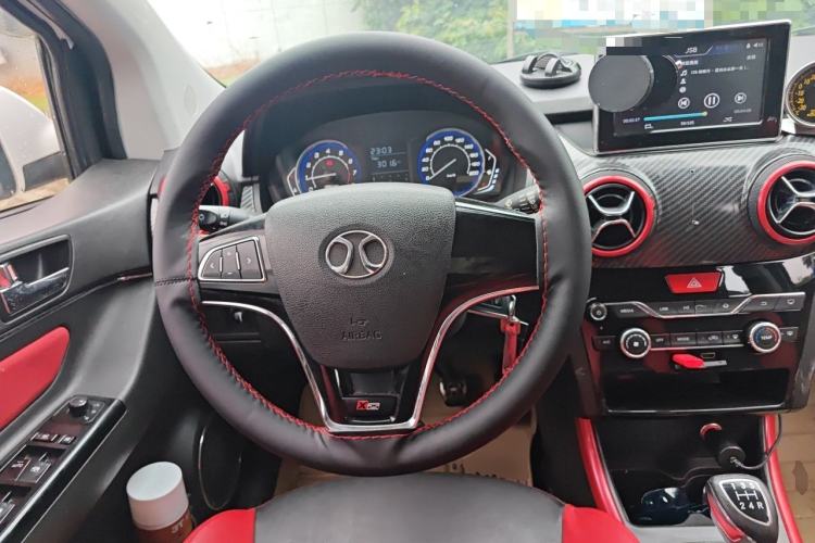 Used BAIC Senova X25 2015 1.5L manual Comfort trim level Steering Wheel