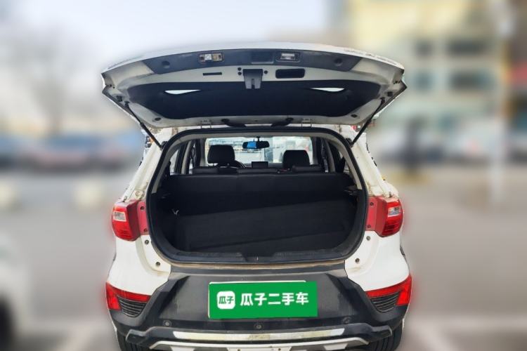 Used BAIC Senova X25 2015 1.5L manual Comfort trim level Trunk