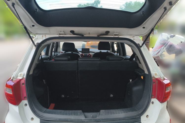 Used BAIC Senova X25 2015 1.5L Manual Elite Edition Trunk