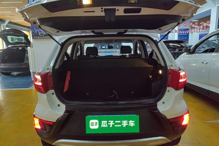 Used BAIC Senova X25 2015 1.5L manual Comfort trim level Trunk