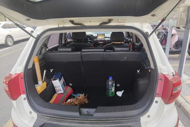 Used BAIC Senova X25 2015 1.5L Manual Elite Edition Trunk