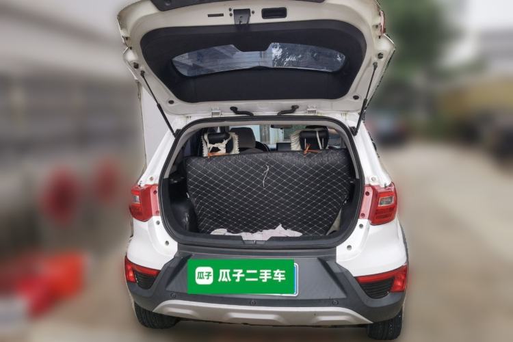 Used BAIC Senova X25 2015 1.5L manual Comfort trim level Trunk