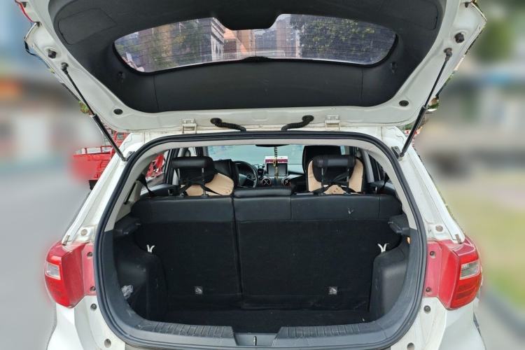 Used BAIC Senova X25 2015 1.5L Manual Elite Edition Trunk