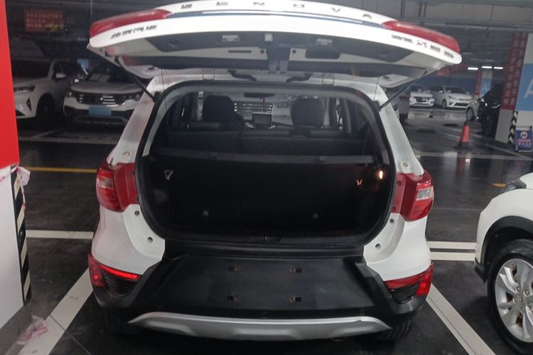 Used BAIC Senova X25 2015 1.5L automatic luxury version Trunk