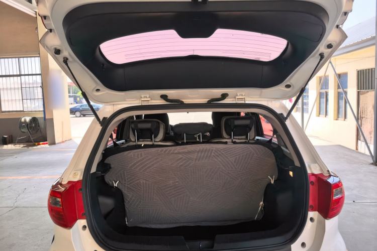 Used BAIC Senova X25 2015 1.5L Automatic Elite Model Trunk