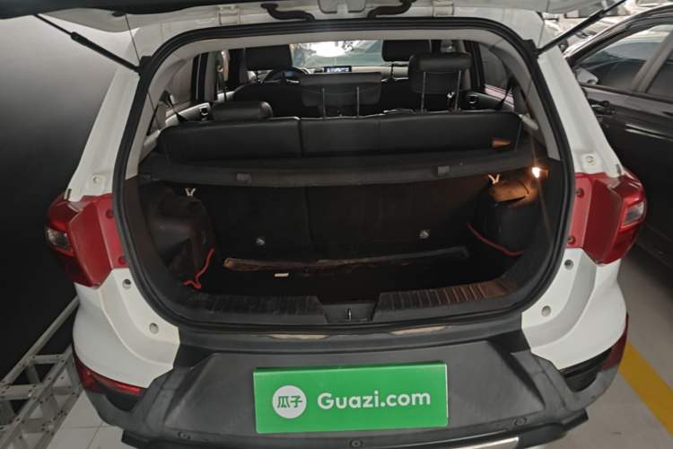 Used BAIC Senova X25 2015 1.5L Manual Elite Edition Trunk