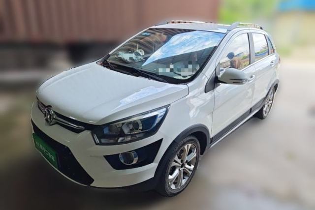 BAIC Senova X25 2015 1.5L manual Comfort trim level usado