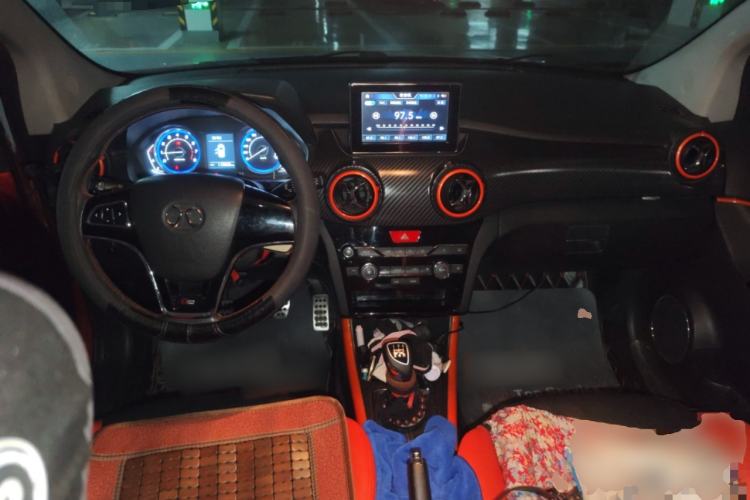 Used BAIC Senova X25 2015 1.5L Manual Elite Edition Center Console