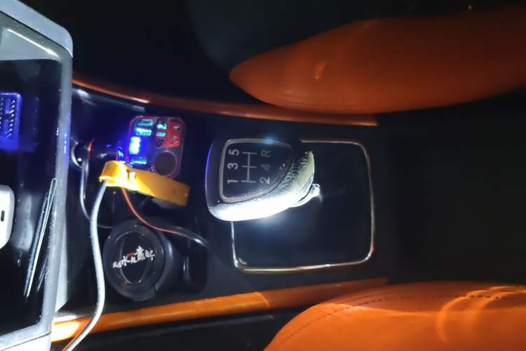 Used BAIC Senova X25 2015 1.5L Manual Elite Edition Gear Lever