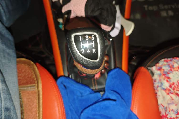 Used BAIC Senova X25 2015 1.5L Manual Elite Edition Gear Lever