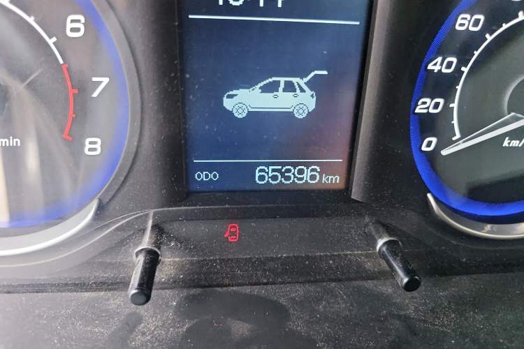 Used BAIC Senova X25 2015 1.5L Manual Elite Edition Odometer Close Up