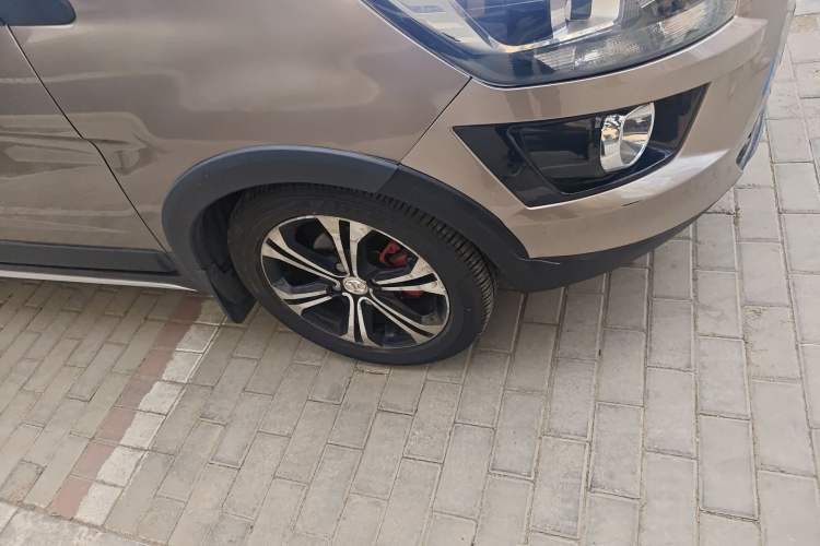 Used BAIC Senova X25 2015 1.5L Manual Elite Edition Right Front Wheel Hub