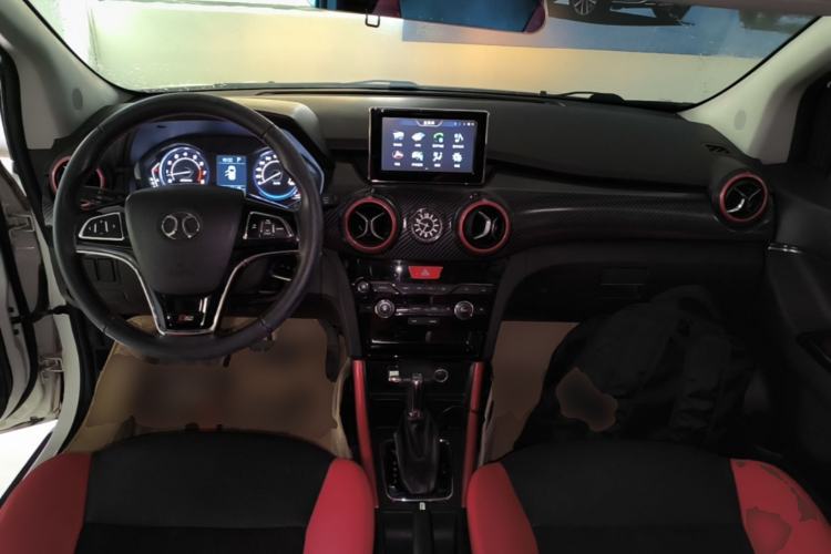 Used BAIC Senova X25 2017 1.5L Automatic Elite Navigation Edition Center Console