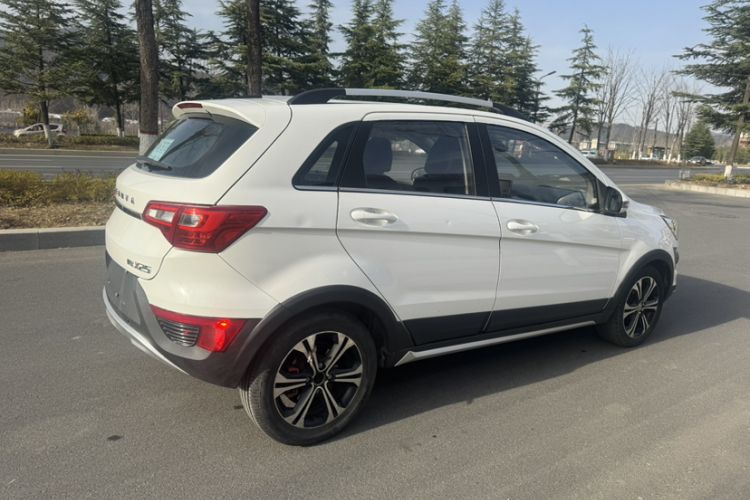 Used BAIC Senova X25 2017 1.5L Automatic Elite Navigation Edition Exterior 5