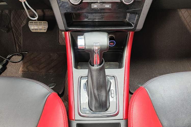 Used BAIC Senova X25 2017 1.5L Automatic Elite Navigation Edition Gear Lever