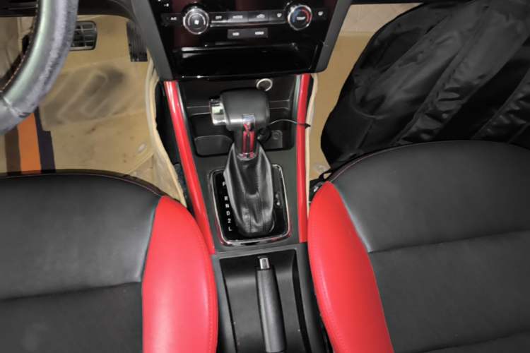 Used BAIC Senova X25 2017 1.5L Automatic Elite Navigation Edition Gear Lever