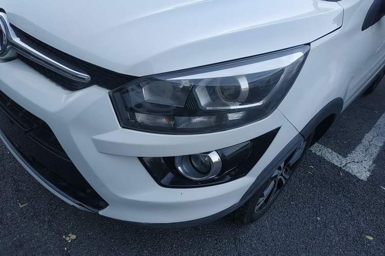 Used BAIC Senova X25 2017 1.5L Automatic Elite Navigation Edition Left Front Headlight