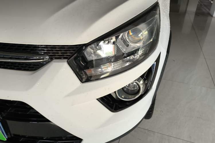 Used BAIC Senova X25 2017 1.5L Automatic Elite Navigation Edition Left Front Headlight