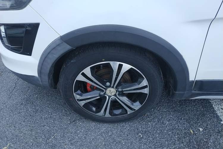 Used BAIC Senova X25 2017 1.5L Automatic Elite Navigation Edition Left Front Wheel Hub