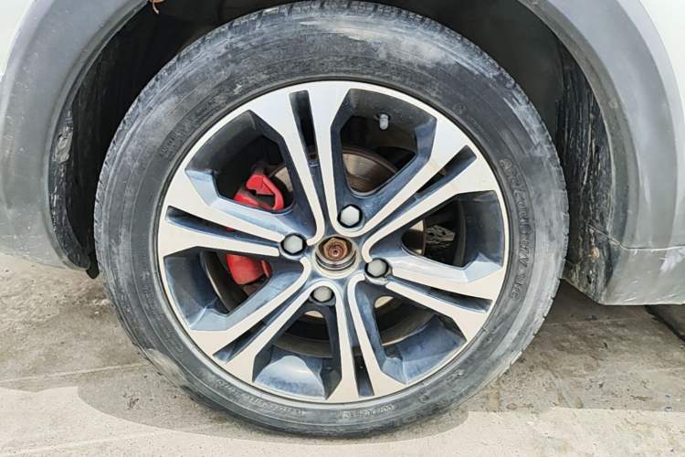 Used BAIC Senova X25 2017 1.5L Automatic Elite Navigation Edition Left Front Wheel Hub