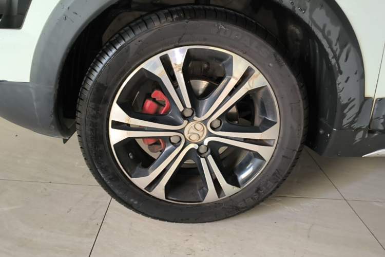 Used BAIC Senova X25 2017 1.5L Automatic Elite Navigation Edition Left Front Wheel Hub