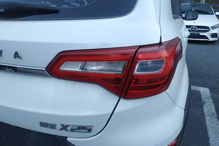 Used BAIC Senova X25 2017 1.5L Automatic Elite Navigation Edition Right Rear Taillight