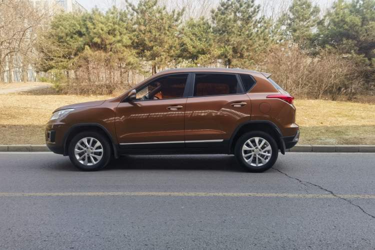 Used BAIC Senova X35 2016 1.5L Manual Elite Edition Exterior 2