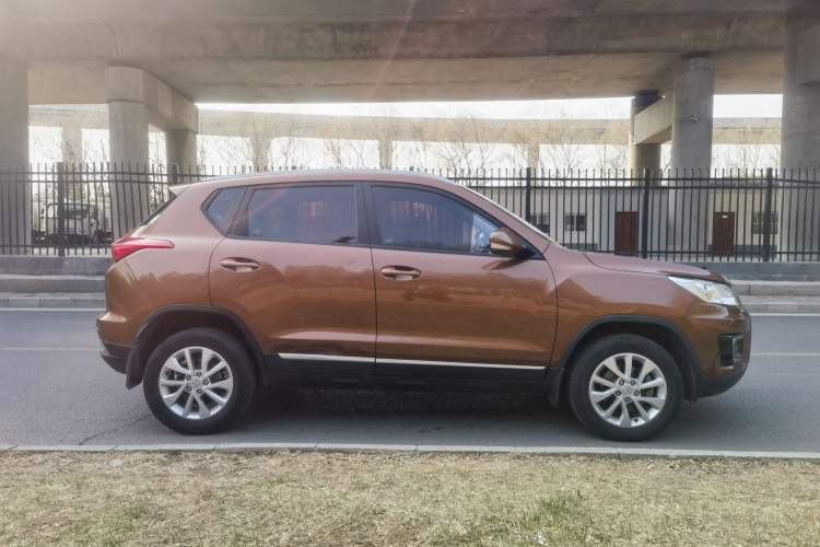 Used BAIC Senova X35 2016 1.5L Manual Elite Edition Exterior 3