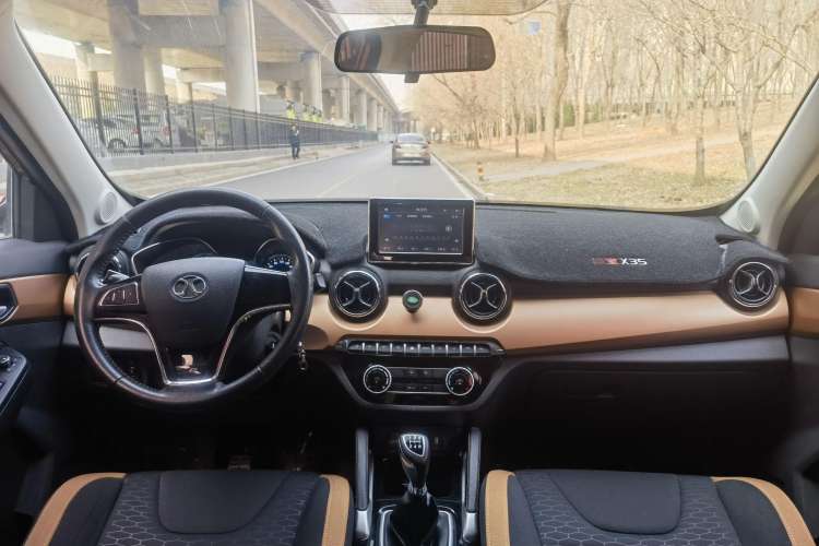Used BAIC Senova X35 2016 1.5L Manual Elite Edition Interior 1