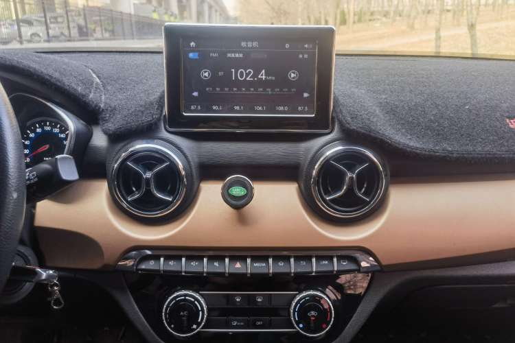 Used BAIC Senova X35 2016 1.5L Manual Elite Edition Interior 3