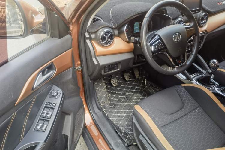 Used BAIC Senova X35 2016 1.5L Manual Elite Edition Interior 6