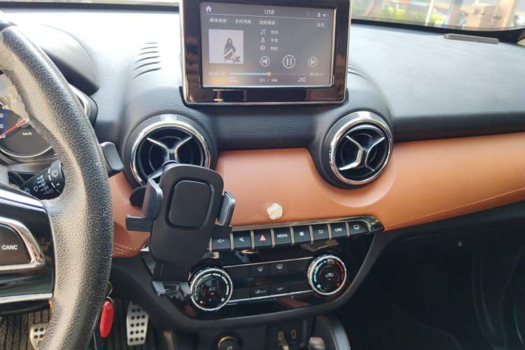 Used BAIC Senova X35 2016 1.5L Automatic Luxury Edition Audio And AC Panel