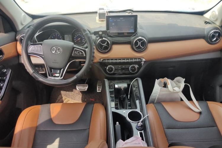Used BAIC Senova X35 2016 1.5L Automatic Luxury Edition Center Console