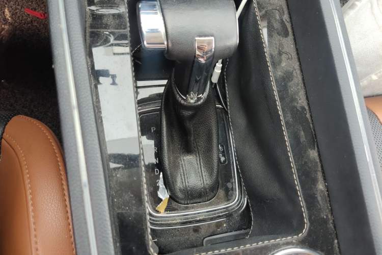 Used BAIC Senova X35 2016 1.5L Automatic Luxury Edition Gear Lever