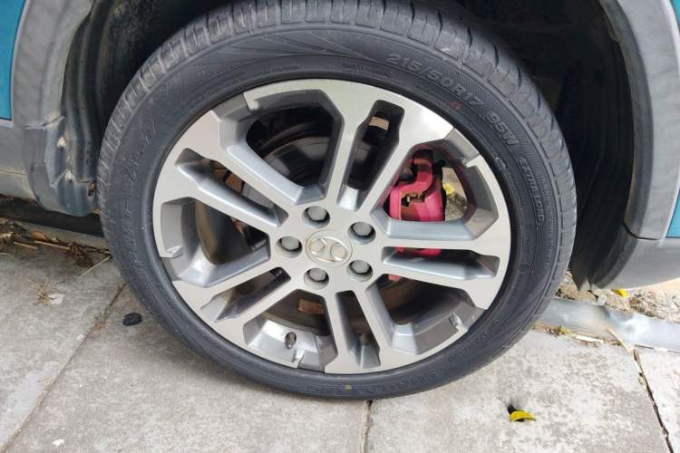 Used BAIC Senova X35 2016 1.5L Automatic Luxury Edition Right Front Wheel Hub