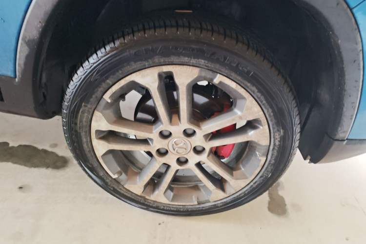 Used BAIC Senova X35 2016 1.5L Automatic Luxury Edition Right Front Wheel Hub