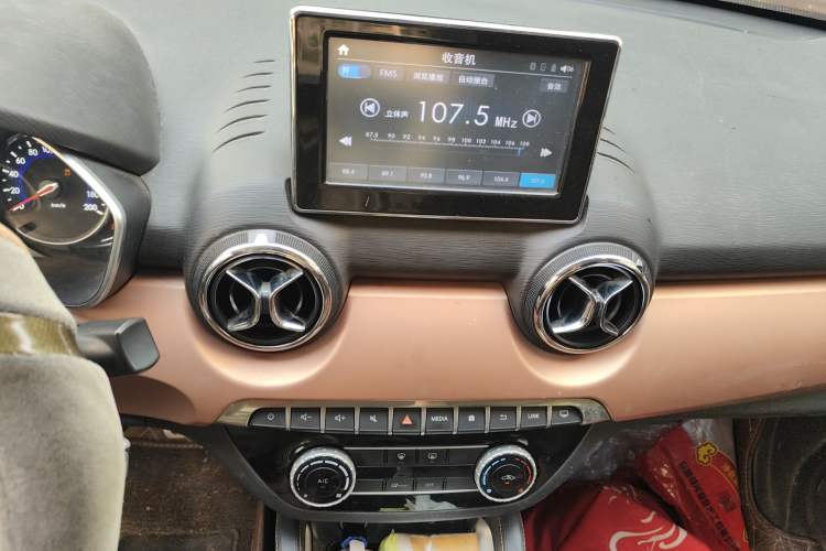 Used BAIC Senova X35 2016 1.5L Manual Elite Edition Audio And AC Panel