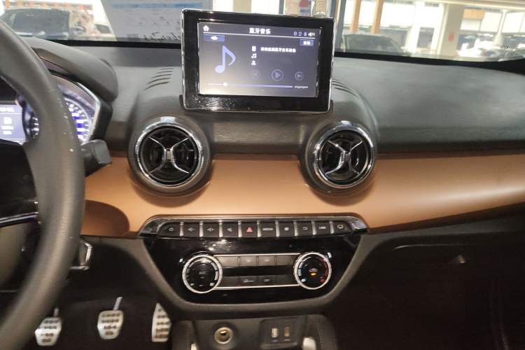 Used BAIC Senova X35 2016 1.5L Manual Elite Edition Audio And AC Panel