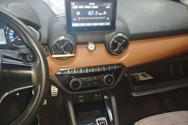 Used BAIC Senova X35 2016 1.5L Manual Luxury Edition Audio And AC Panel